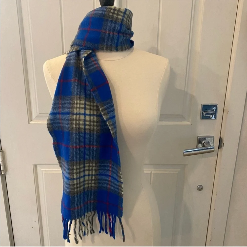 VTG GAP Italian made 100% wool Blue and Gray Plaid Scarf fringe cold weather